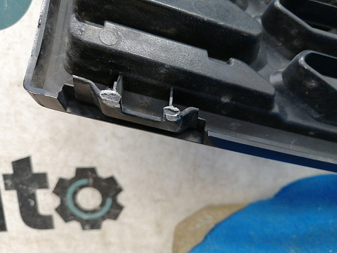 Фотография детали AA033313; Решетка радиатора (62310-BR00A) для Nissan Qashqai I рест. (2010-2013)/БУ; Оригинал; Р1, Мелкий дефект; . Фото номер 19
