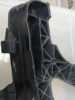 AA045504; Кронштейн, каркас переднего бампера правый (A2048850865) для Mercedes-Benz C-klasse III (W204) (2006-2011)/БУ; Оригинал; Р0, Хорошее; 