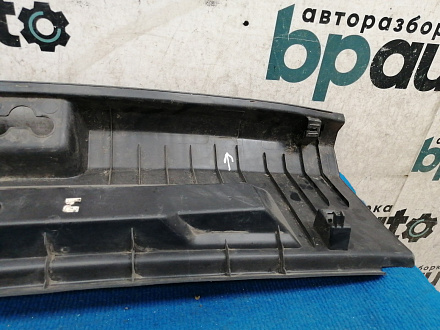 AA036192; Накладка задней панели (6RU863459A) для Volkswagen Polo/БУ; Оригинал; Р1, Мелкий дефект; 