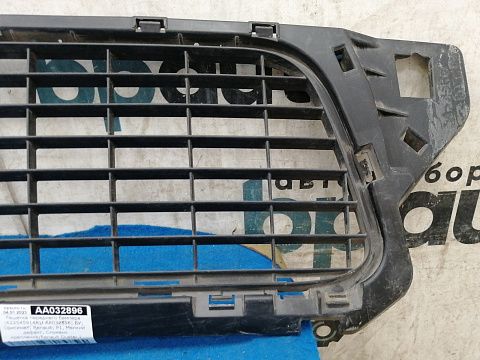 Фотография детали AA032896; Решетка переднего бампера (622545914R) для Renault Duster I (2011-2015)/БУ; Оригинал; Р1, Мелкий дефект; . Фото номер 2