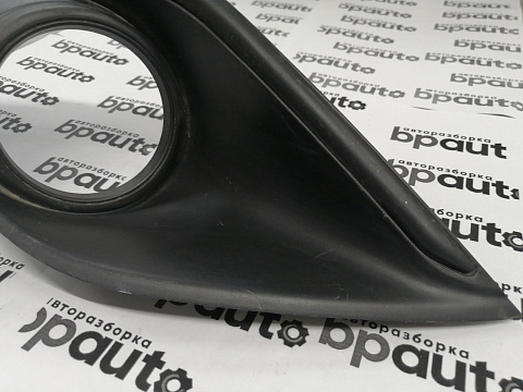 Фотография детали AA045549; Накладка ПТФ правая (6400H702) для Mitsubishi Outlander/БУ; Оригинал; Р1, Мелкий дефект; . Фото номер 4