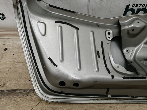 Фотография детали AA038316; Крышка багажника (901006269R) для Renault Sandero I (2009-2014)/БУ; Оригинал; Р3, Под восстановление; . Фото номер 17