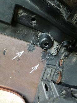 AA045867; Бампер передний; под паркт.; под омыват. (HY32-17F003-AAW) для Land Rover Discovery V L462 (2017 - 2020)/БУ; Оригинал; Р1, Мелкий дефект; 