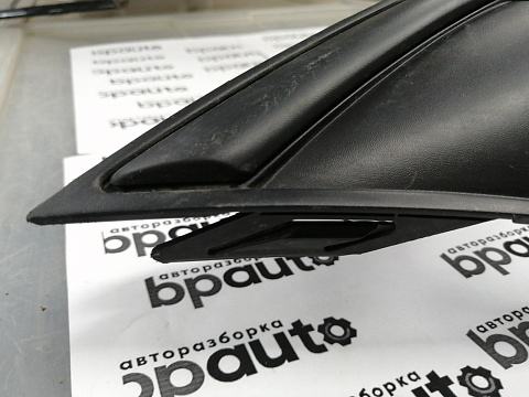 Фотография детали AA045549; Накладка ПТФ правая (6400H702) для Mitsubishi Outlander/БУ; Оригинал; Р1, Мелкий дефект; . Фото номер 2