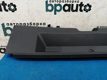 AA036192; Накладка задней панели (6RU863459A) для Volkswagen Polo/БУ; Оригинал; Р1, Мелкий дефект; 