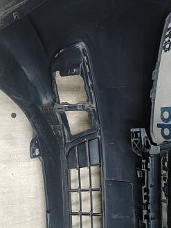 AA045718; Бампер передний; без паркт.; без омыват. (2K5807221A) для Volkswagen Caddy III рест. (2010-2015)/БУ; Оригинал; Р1, Мелкий дефект; 