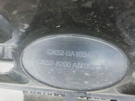 AA010499; Решетка радиатора (CK52-8200-AD/ BD/ CD) для Land Rover Range Rover IV (2012 - 2017)/БУ; Оригинал; Р1, Мелкий дефект; 