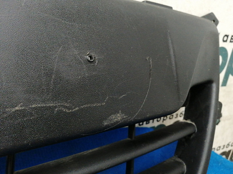 Фотография детали AA028846; Решетка переднего бампера (86561-1J000) для Hyundai I 20 (2009-2012)/БУ; Оригинал; Р1, Мелкий дефект; . Фото номер 5