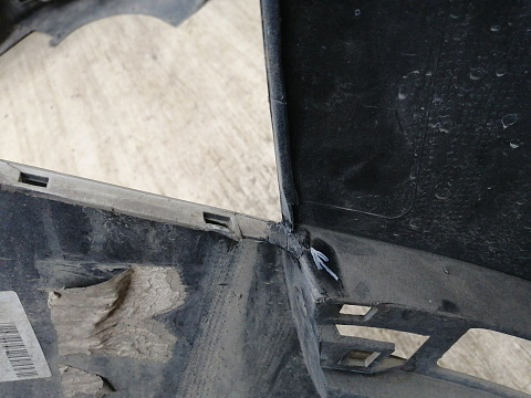 Фотография детали AA024646; Бампер передний; без паркт.; под омыват. (3C0807221A) для Volkswagen Passat/БУ; Оригинал; Р1, Мелкий дефект; . Фото номер 19