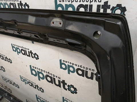 Фотография детали AA037678; Крышка багажника, под спойленр (73700-2B600) для Hyundai Santa Fe/БУ; Оригинал; Р2, Удовлетворительное; . Фото номер 17