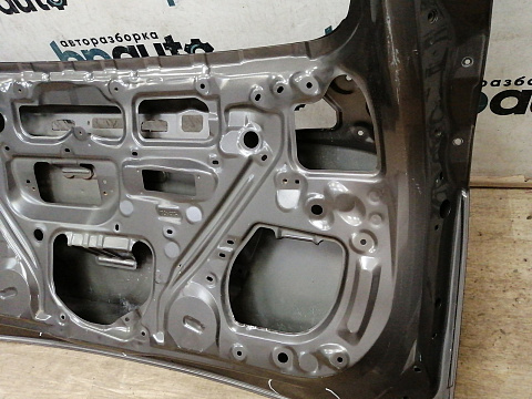Фотография детали AA043228; Крышка багажника (67005-42430) для Toyota Rav4 40 (2013 — 2015)/БУ; Оригинал; Р2, Удовлетворительное; . Фото номер 28
