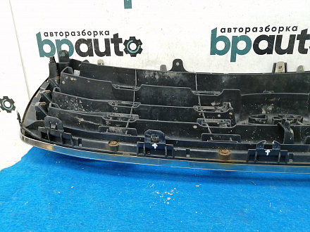 AA015560; Решетка радиатора (53101-60480) для Toyota Land Cruiser 200 (2008 — 2012)/БУ; Оригинал; Р1, Мелкий дефект; 