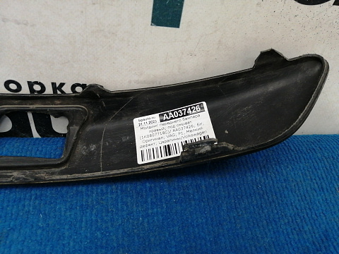 Фотография детали AA037426; Молдинг переднего бампера правый; под омыват. (1K0807718C) для Volkswagen Golf/БУ; Оригинал; Р1, Мелкий дефект; . Фото номер 5