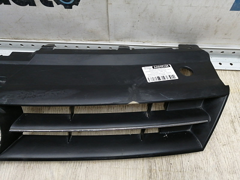 Фотография детали AA045106; Решетка радиатора (6R0853653C) для Volkswagen Polo V Hatchback (2009-2013)/БУ; Оригинал; Р2, Удовлетворительное; . Фото номер 7