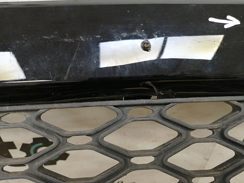 Фотография детали AA038675; Накладка на передний бампер (86523-1G600) для Kia Rio/БУ; Оригинал; Р1, Мелкий дефект; . Фото номер 5