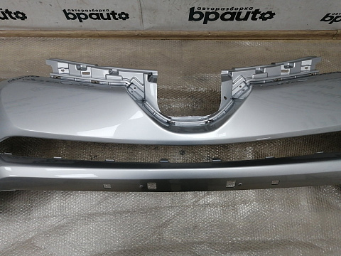 Фотография детали AA016044; Бампер передний; без паркт.; под омыват. (52119-42A40) для Toyota Rav4 40 рест. (2015 — 2019)/БУ; Оригинал; Р1, Мелкий дефект; (1F7) Серебро металик. Фото номер 6