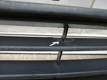 AA045281; Решетка переднего бампера (6RU853677) для Volkswagen Polo V Sedan (2010-2014)/БУ; Оригинал; Р1, Мелкий дефект; 