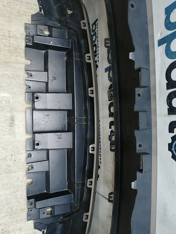 Фотография детали AA045883; Бампер передний, R-DYNAMIC; под паркт.; без омыват. (K8D2-17F775-BB) для Land Rover Range Rover Evoque II (2019- 2023)/БУ; Оригинал; Р1, Мелкий дефект; . Фото номер 11