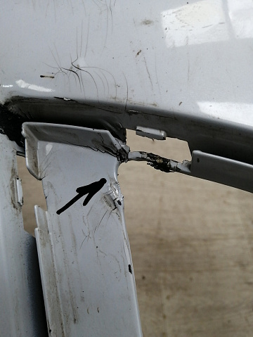 Фотография детали AA045933; Бампер передний, S-Line; под омыват. (8U0807437AS) для Audi Q3 I рест. (2014-2018)/БУ; Оригинал; Р2, Удовлетворительное; . Фото номер 8