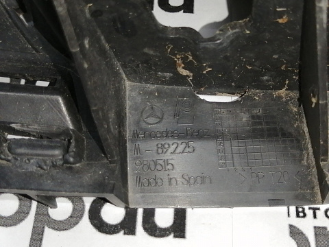 Фотография детали AA045546; Кронштейн крепления омывателя фары левый (980515) для Mercedes-Benz Viano I (W639) (2010-2014)/БУ; Оригинал; Р0, Хорошее; . Фото номер 7