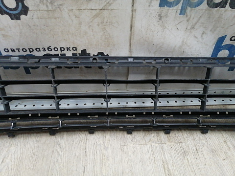 Фотография детали AA046151; Решетка переднего бампера (5G0853677A) для Volkswagen Golf/БУ; Оригинал; Р1, Мелкий дефект; . Фото номер 17