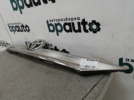 AA011876; Накладка крышки багажника; под камер. ( 76801-33340) для Toyota Camry 50 (2012 — 2014)/БУ; Оригинал; Р1, Мелкий дефект; 
