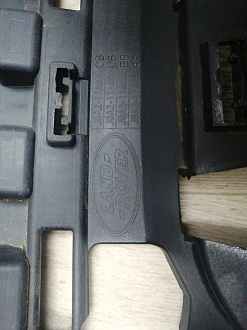 AA046013; Бампер задний; под паркт. (J8A2-17A958-AB) для Land Rover Range Rover Velar L560 (2017 - 2023)/БУ; Оригинал; Р1, Мелкий дефект; 