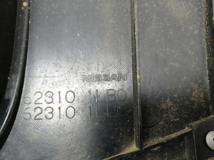 AA021822; Решетка радиатора; под камер. (62310-1LB0A) для Nissan Patrol VI (Y62) (2010-2014)/БУ; Оригинал; Р1, Мелкий дефект; 
