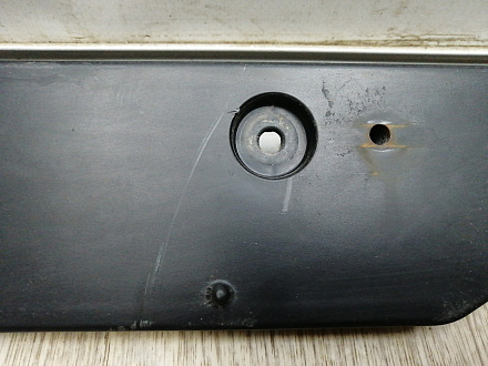 AA045455; Площадка под номер переднего бампера (52114-33370) для Toyota Camry 55 рест. (2014 — 2017)/БУ; Оригинал; Р0, Хорошее; 