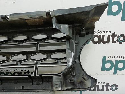 AA010492; Решетка радиатора (AH22-8138-BW) для Land Rover Discovery IV (2009 - 2013)/БУ; Оригинал; Р1, Мелкий дефект; 