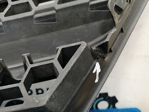 Фотография детали AA037787; Решетка радиатора (8450091244) для Lada Largus I (2012 — 2021)/БУ; Оригинал; Р1, Мелкий дефект; . Фото номер 10