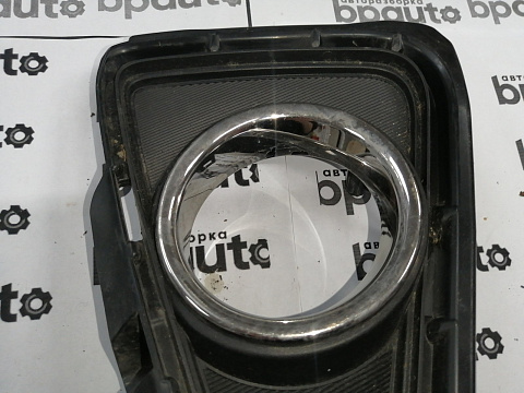 Фотография детали AA045554; Накладка ПТФ правая (52030-42050) для Toyota Rav4 40 рест. (2015 — 2019)/БУ; Оригинал; Р1, Мелкий дефект; . Фото номер 4