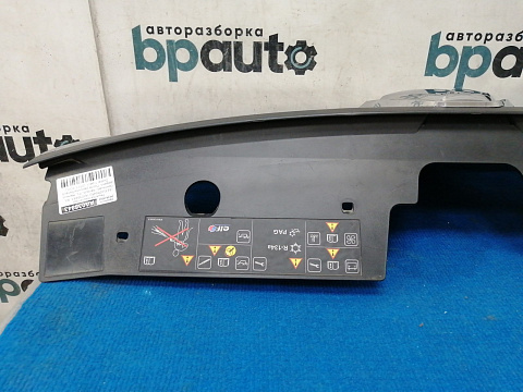 Фотография детали AA038843; Решетка радиатора (623103564R) для Renault Duster I рест. (2015-2021)/БУ; Оригинал; Р1, Мелкий дефект; . Фото номер 10