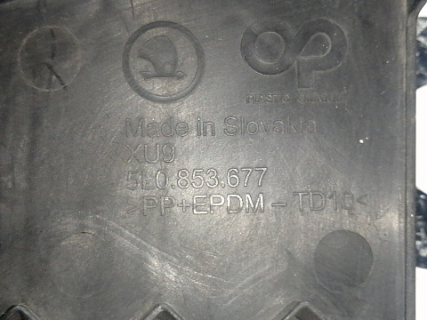 Фотография детали AA045114; Решетка переднего бампера (5l0853677) для Skoda Yeti I рест. (2013-2018)/БУ; Оригинал; Р1, Мелкий дефект; . Фото номер 24