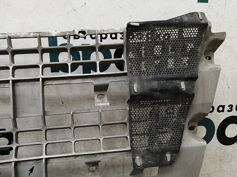 Фотография детали AA032268; Решетка радиатора (CC11-8200-AAW) для Ford Transit (2006-2014)/БУ; Оригинал; Р1, Мелкий дефект; . Фото номер 10