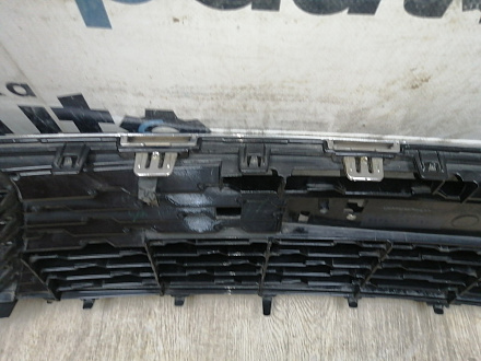 AA045454; Решетка переднего бампера (53112-06820) для Toyota Camry 55 рест.2 (2017 — 2018)/БУ; Оригинал; Р1, Мелкий дефект; 