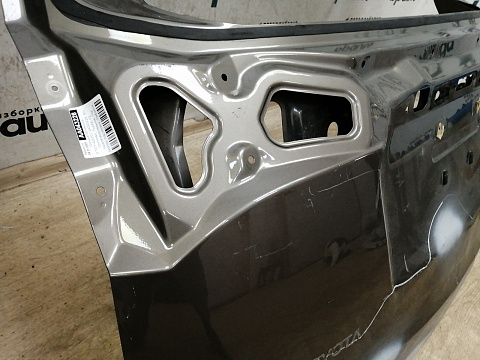 Фотография детали AA043228; Крышка багажника (67005-42430) для Toyota Rav4 40 (2013 — 2015)/БУ; Оригинал; Р2, Удовлетворительное; . Фото номер 4