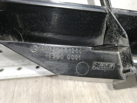 Фотография детали AA045452; Решетка радиатора (A1698801583) для Mercedes-Benz A-klasse II рест. (W169) (2008-2012)/БУ; Оригинал; Р1, Мелкий дефект; . Фото номер 14