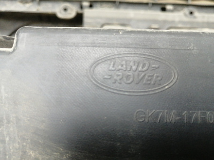 AA017485; Бампер передний, окрашенный низ; под паркт.; под омыват. (FK72-17F003-A) для Land Rover Discovery Sport I (2014 - 2019)/БУ; Оригинал; Р1, Мелкий дефект; 