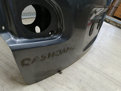 Фотография детали AA044910; Крышка багажника (K0100EY1MA) для Nissan Qashqai/БУ; Оригинал; Р2, Удовлетворительное; . Фото номер 6