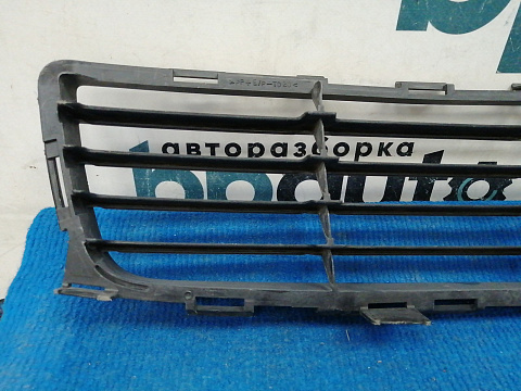 Фотография детали AA037729; Решётка переднего бампера (53112-12120) для Toyota Auris I (2007- 2010)/БУ; Оригинал; Р1, Мелкий дефект; . Фото номер 9