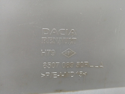 AA024158; Накладка заднего бампера (850708950R) для Renault Duster I (2011-2015)/БУ; Оригинал; Р1, Мелкий дефект; 