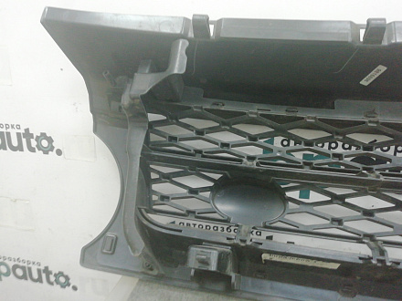 AA010497; Решетка радиатора (AH32-8138-AW) для Land Rover Range Rover Sport I рест. (2009 - 2013)/БУ; Оригинал; Р1, Мелкий дефект; 