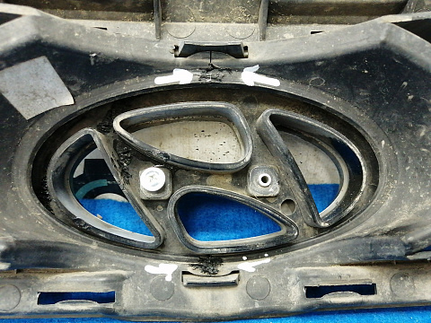 Фотография детали AA028833; Решетка радиатора (86351-2M300) для Hyundai Genesis Coupe I рест. (2012-2016)/БУ; Оригинал; Р2, Удовлетворительное; . Фото номер 9