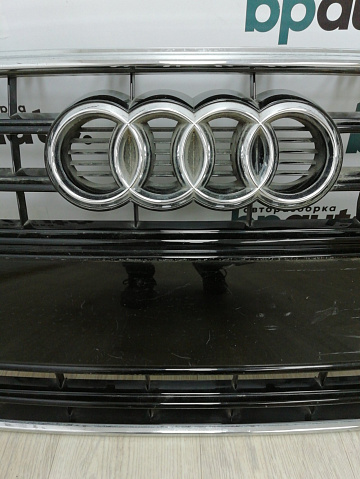 Фотография детали AA000670; Решетка радиатора; без паркт. (8T0 853 651 G) для Audi A5/БУ; Оригинал; Р2, Удовлетворительное; . Фото номер 3
