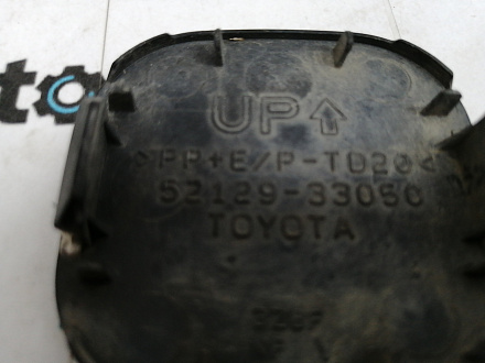 AA012239; Заглушка букс. крюка переднего бампера (52129-33050) для Toyota Camry 50 (2012 — 2014)/БУ; Оригинал; Р1, Мелкий дефект; 