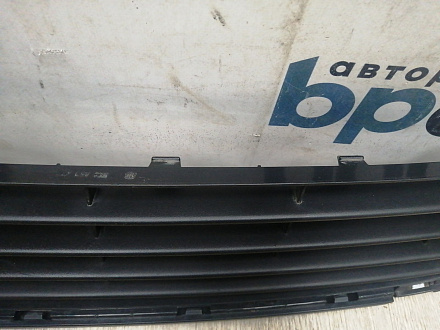 AA045113; Решетка переднего бампера (5K0853677) для Volkswagen Golf/БУ; Оригинал; Р1, Мелкий дефект;