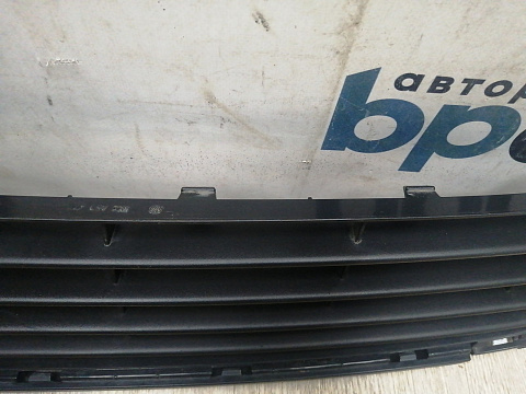 Фотография детали AA045113; Решетка переднего бампера (5K0853677) для Volkswagen Golf/БУ; Оригинал; Р1, Мелкий дефект; . Фото номер 8