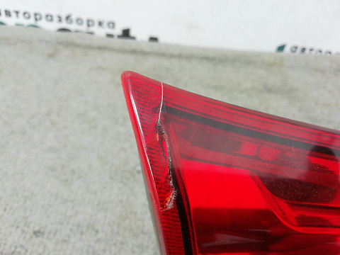 Фотография детали AA008431; Фонарь левый в крышку багажника (8336A087) для Mitsubishi ASX/БУ; Оригинал; Р1, Мелкий дефект; . Фото номер 2