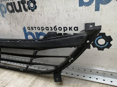Фотография детали AA045323; Решетка переднего бампера (86561-3Z000) для Hyundai I 40/БУ; Оригинал; Р1, Мелкий дефект; . Фото номер 9